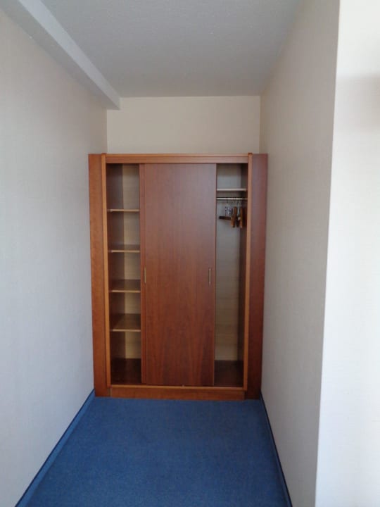 Kleiderschranik Atrium Hotel