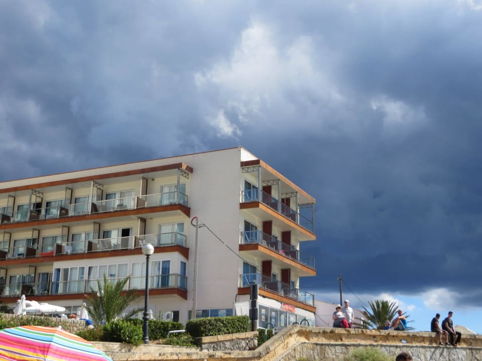 Hotel vom Strand aus Hotel Clumba