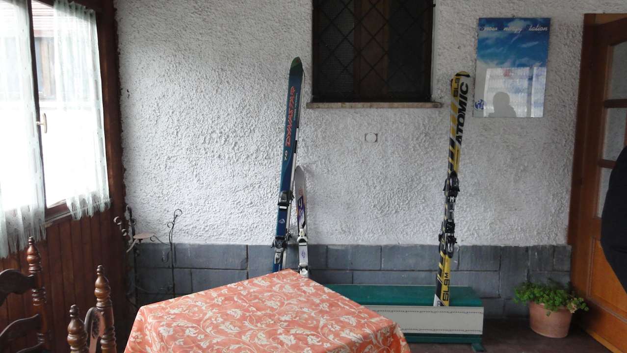 Stojak na narty Hotel Dujany