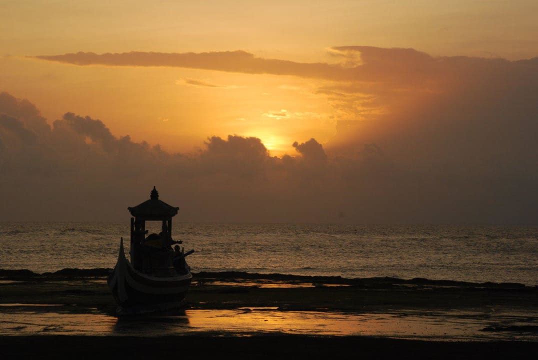Sonnenuntergang Puri Dajuma Beach Eco-Resort & Spa
