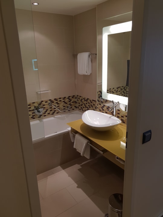 Zimmer Hilton Frankfurt Airport