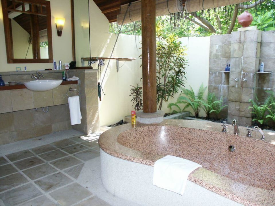 Bad Six Senses Kanuhura