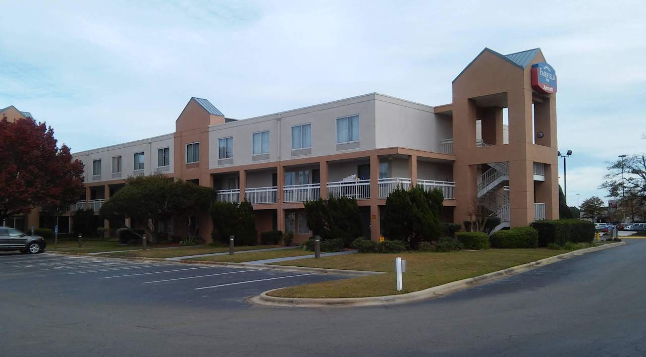 Gesamtansicht vom Parkplatz her Hotel Fairfield Inn- by Marriott Fayetteville