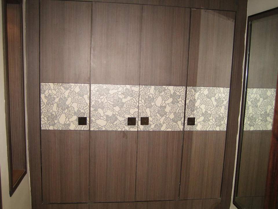 Schrank Hotel Rosa Beach