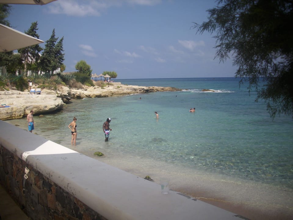 Strandabschnitt ohne Steine und Felsen im Meer Creta Maris Resort