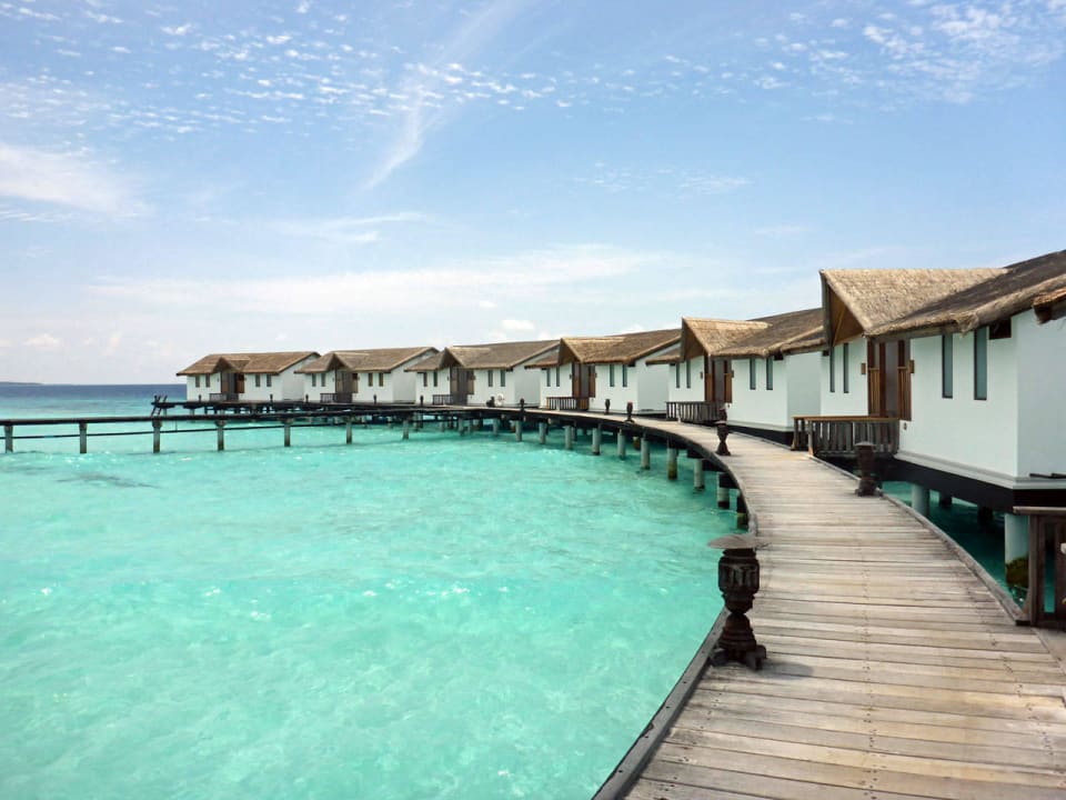 Die Wasserbungalows an der Nordseite NH Collection Maldives Reethi Resort