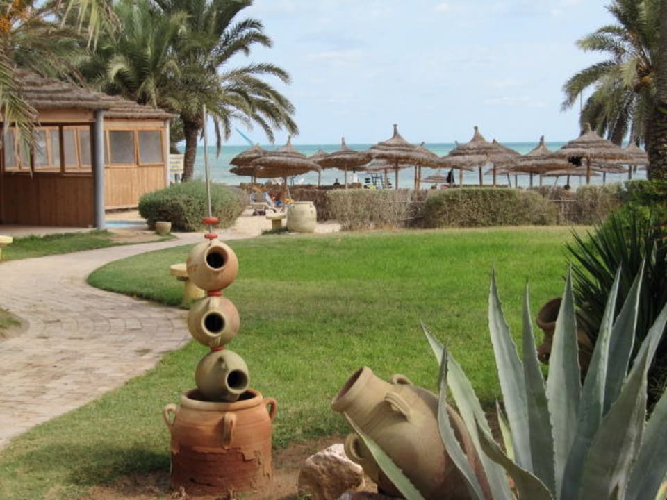 Der Weg zum Strand Hotel Eden Star