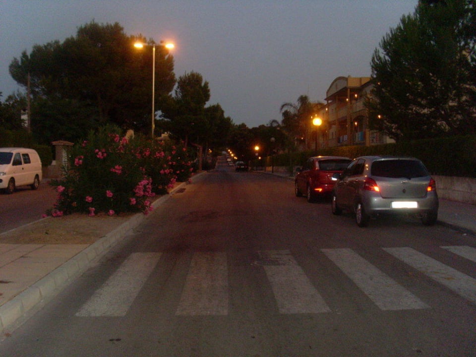 Straße vorm Hotel Zafiro Mallorca