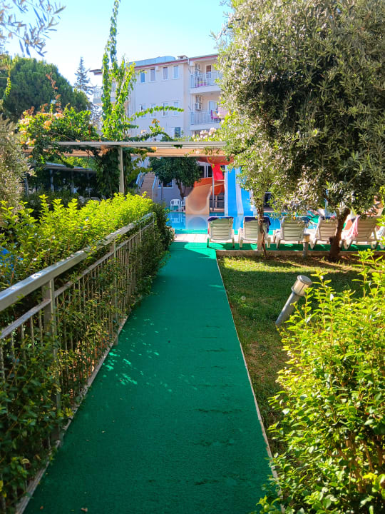 Gartenanlage Hotel Catty Cats Garden