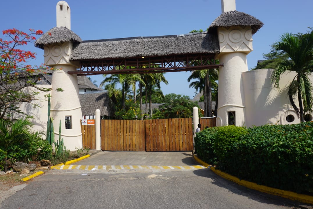 Hoteleingang Hotel Southern Palms Beach Resort