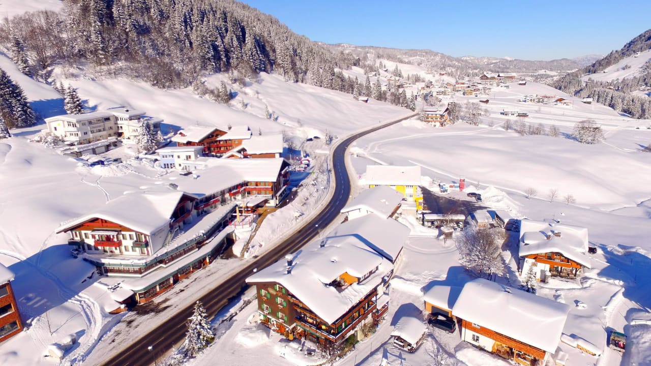 Winterlandschaft 2016 und Hotel IFA Alpenrose  IFA Alpenrose Hotel Kleinwalsertal