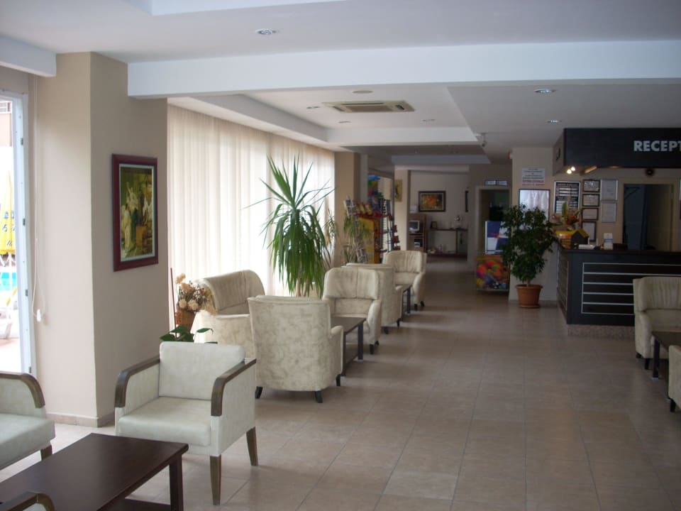 Eingang und Empfang im Helios Hotel Helios