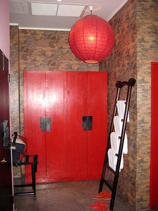 Handtuchhalter und Schlappen Shanghai Mansion Bangkok