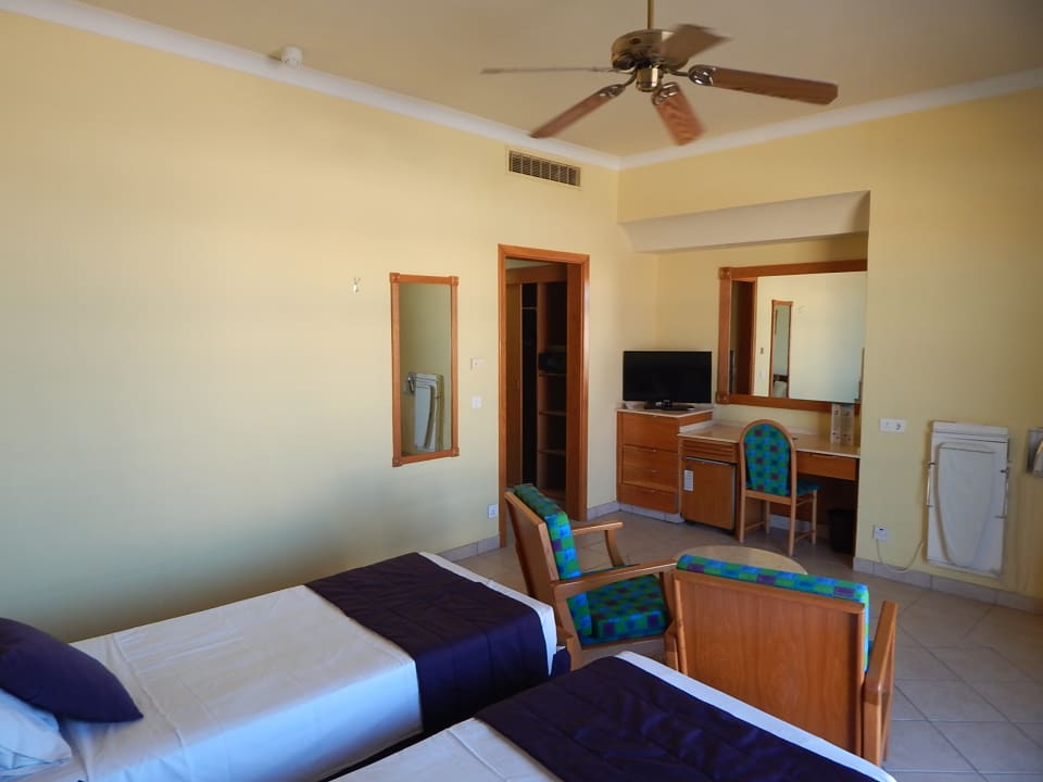 Zimmer Paradise Bay Resort Hotel