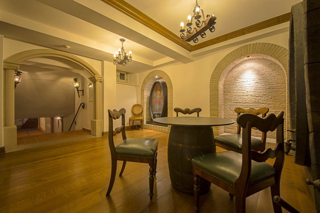 Tunnel zwischen den beiden Häusern des Hotels Burghotel Haselünne