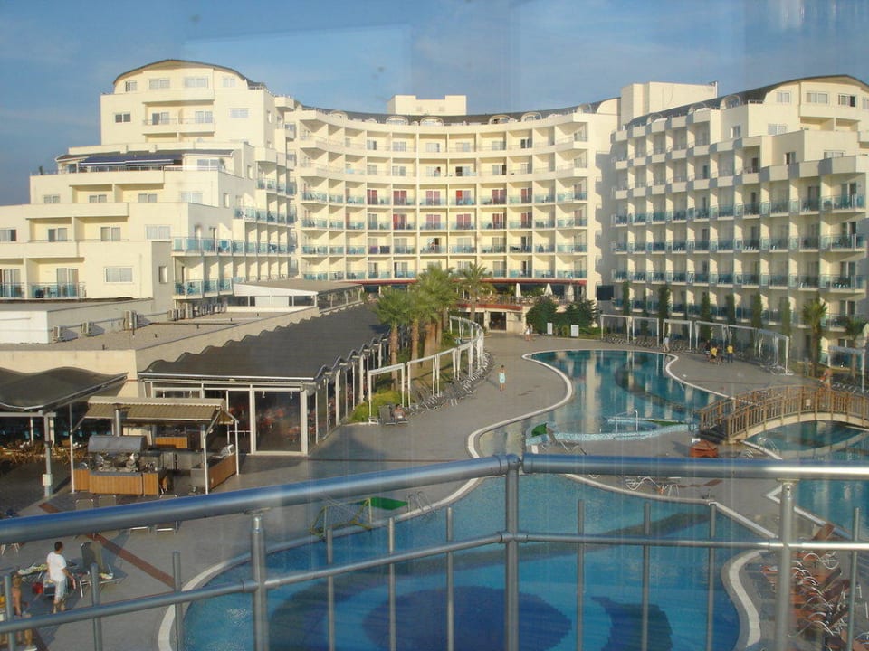 Poolanlage mit Sealight Sealight Resort Hotel