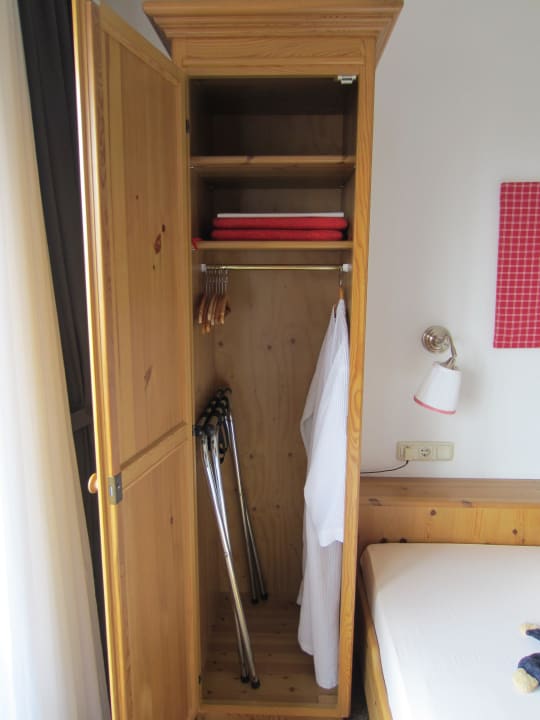 Minischrank im Doppelzimmer Hotel Bergruh