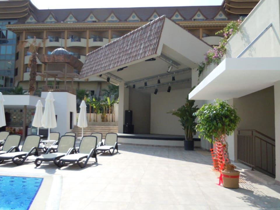 Amphitheater Port Side Resort Hotel