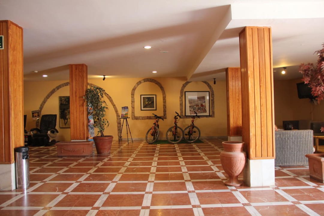 Lobby SBH Monica Beach Resort
