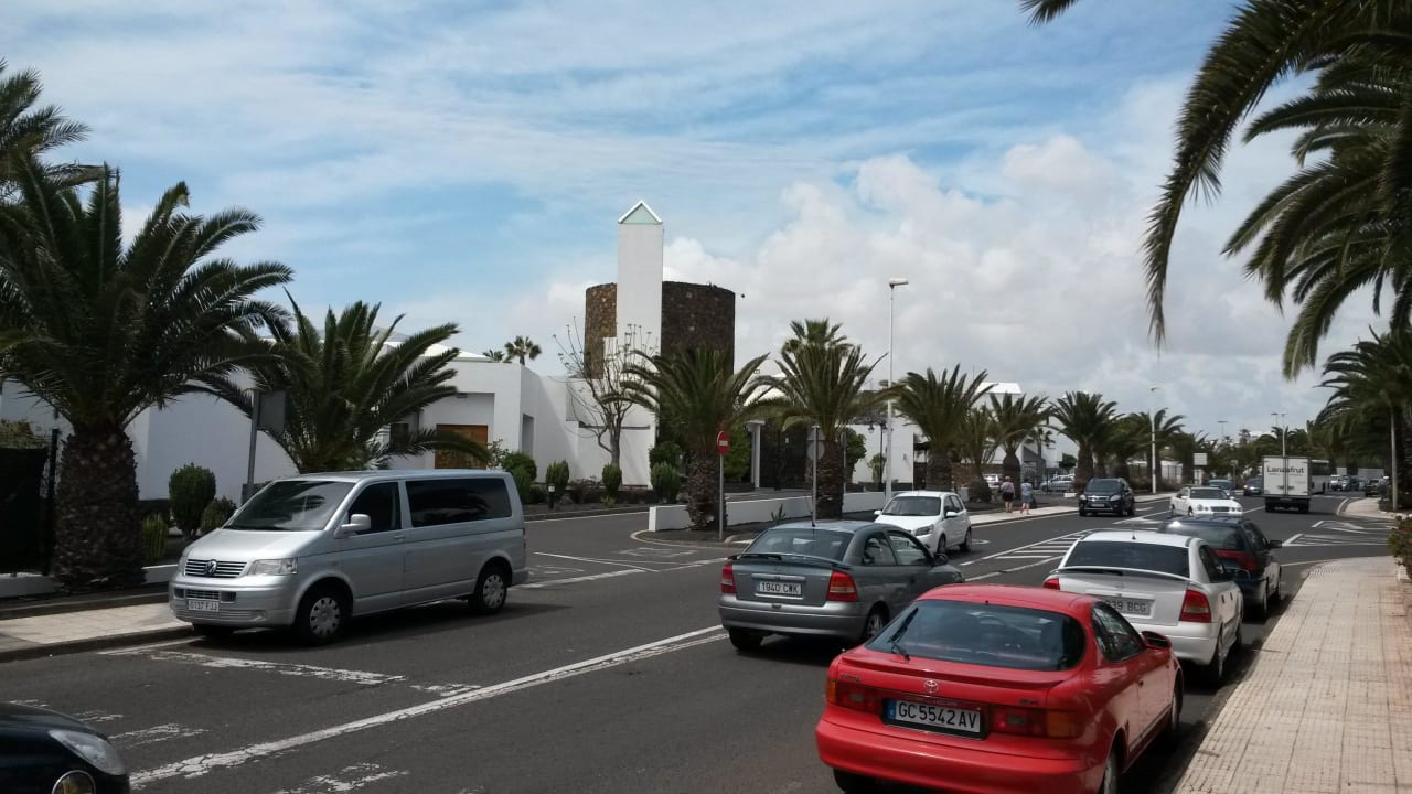 Vor dem Hotel allsun App.-Hotel Albatros