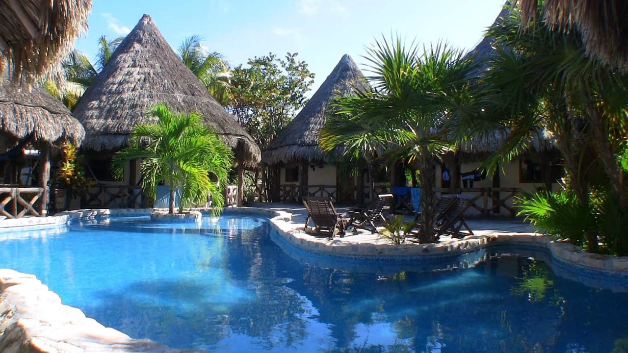 Pool bei den Standard-Bungalows Hotel Xaloc Resort