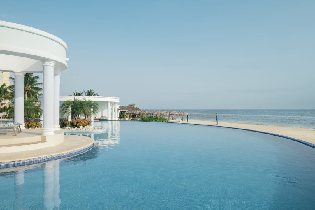 Pool Iberostar Selection Rose Hall Suites