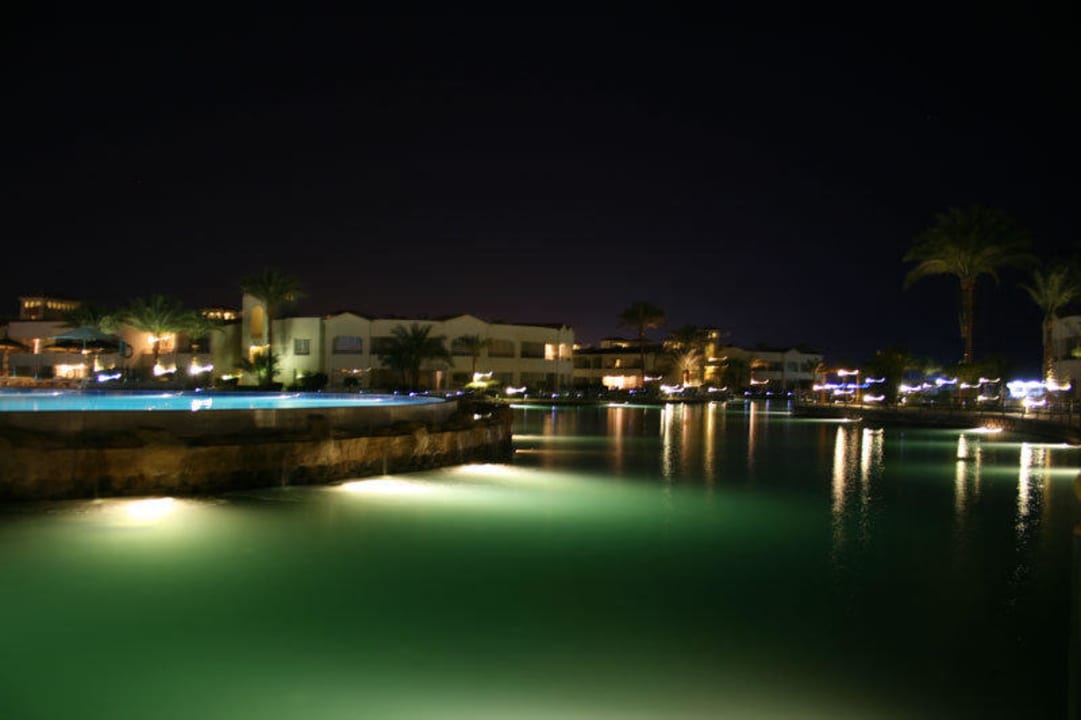 Lagune bei Nacht in Richtung 3000er Block Pickalbatros Dana Beach Resort - Hurghada