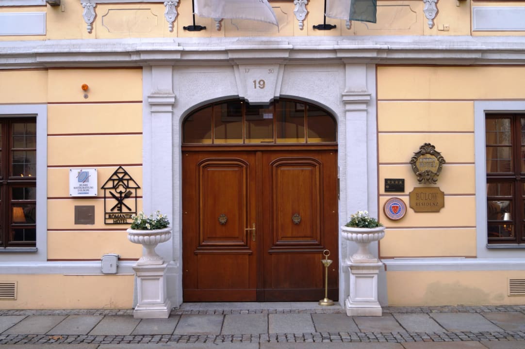 Eingangstür mit neuem Romantik Hotel-Logo Romantik Hotel Bülow Residenz