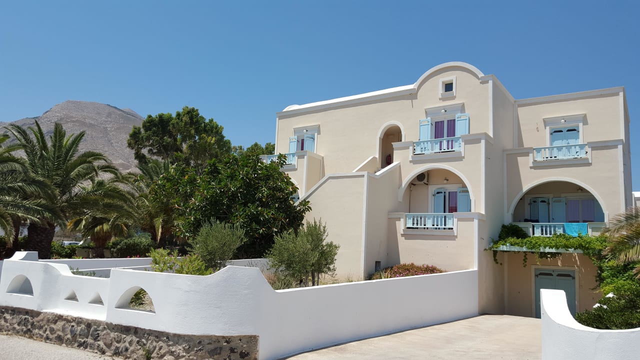 Schöne grüne Anlage Hotel Strogili