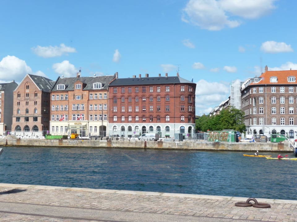 Hotel vom gegenüber liegenden Ufer Hotel Copenhagen Strand