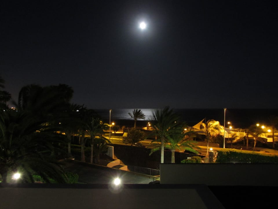 Ausblick vom Balkon bei Nacht Hotel Riu Paraiso Lanzarote