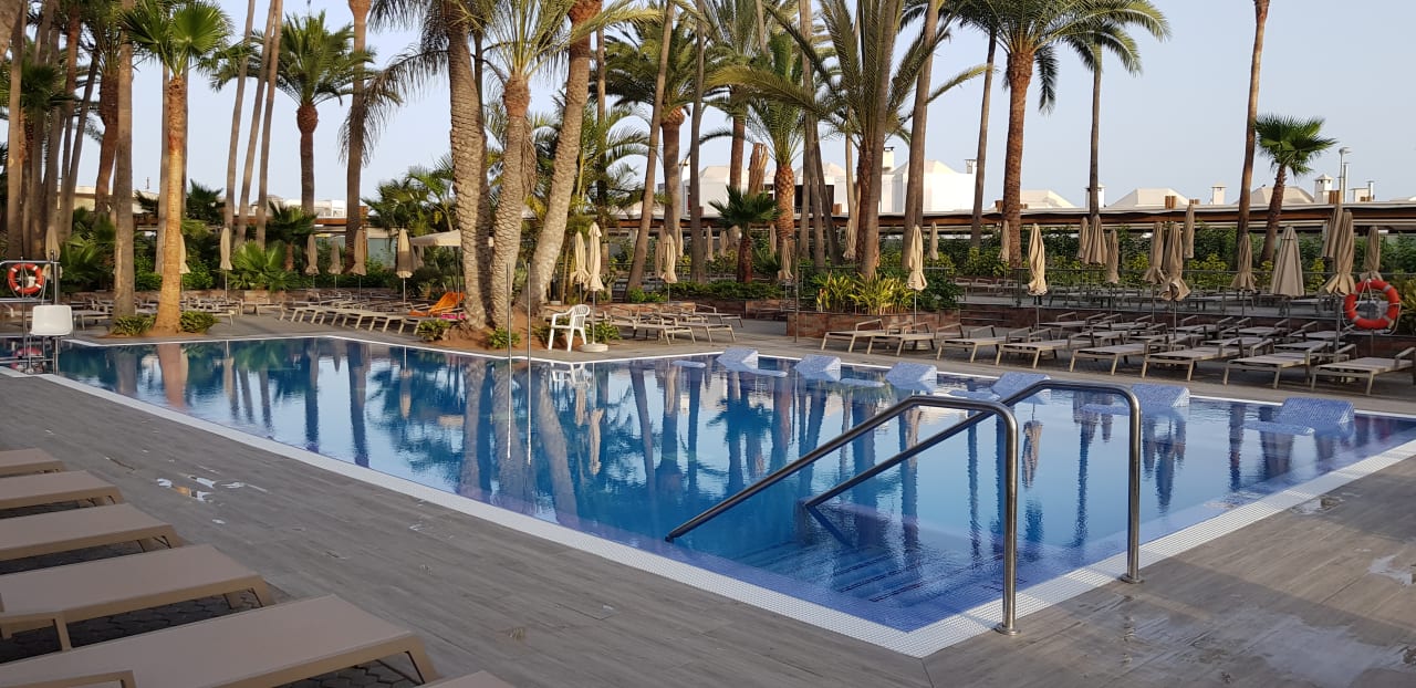 Pool Hotel Riu Palace Oasis