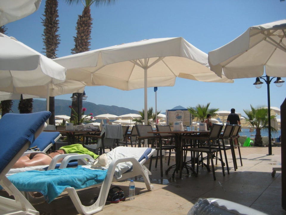 Blick auf die Poolbar Poseidon Hotel