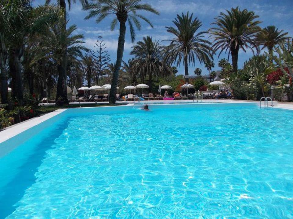 Pool HL Miraflor Suites Hotel