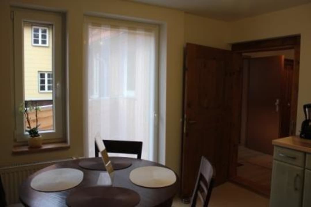 Kü mit Blick auf den Balkon Fewo 2 Ferienwohnungen Altstadtnest