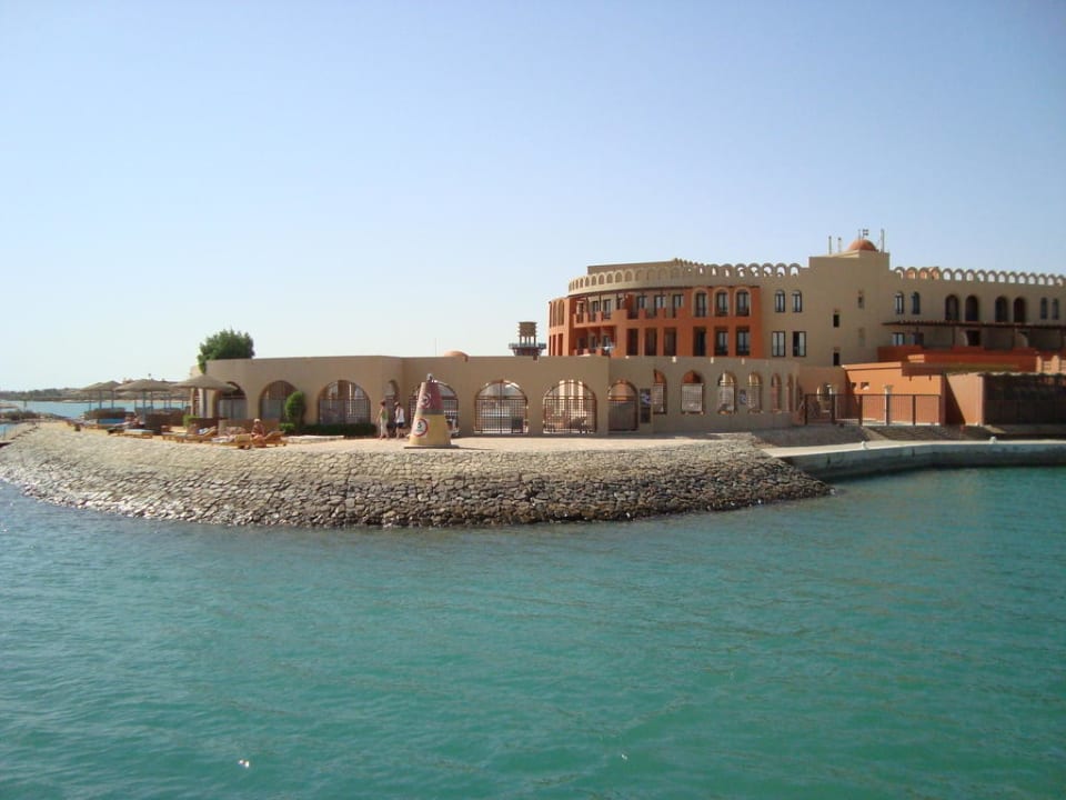 Blick auf das Hotel von der Lagune aus Hotel Three Corners Ocean View prestige - Adults only