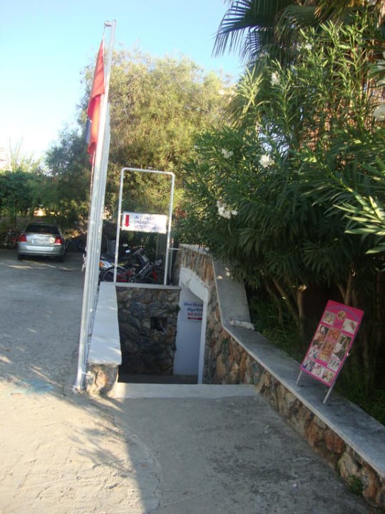 Unterführung zum Strand Blue Diamond Alya