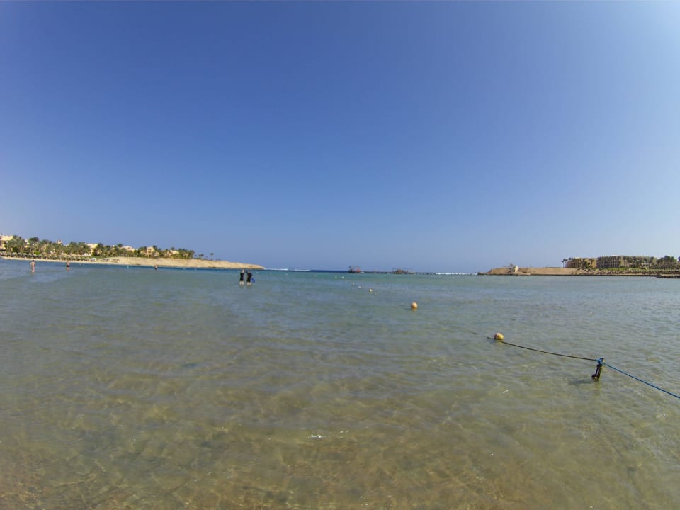 Die Corayabucht, links Coraya Beach, rechts Lamaya Steigenberger Coraya Beach - Adults only