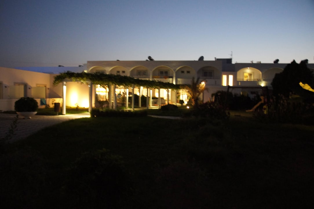 Nett beleuchtet bei Nacht ananea Kos