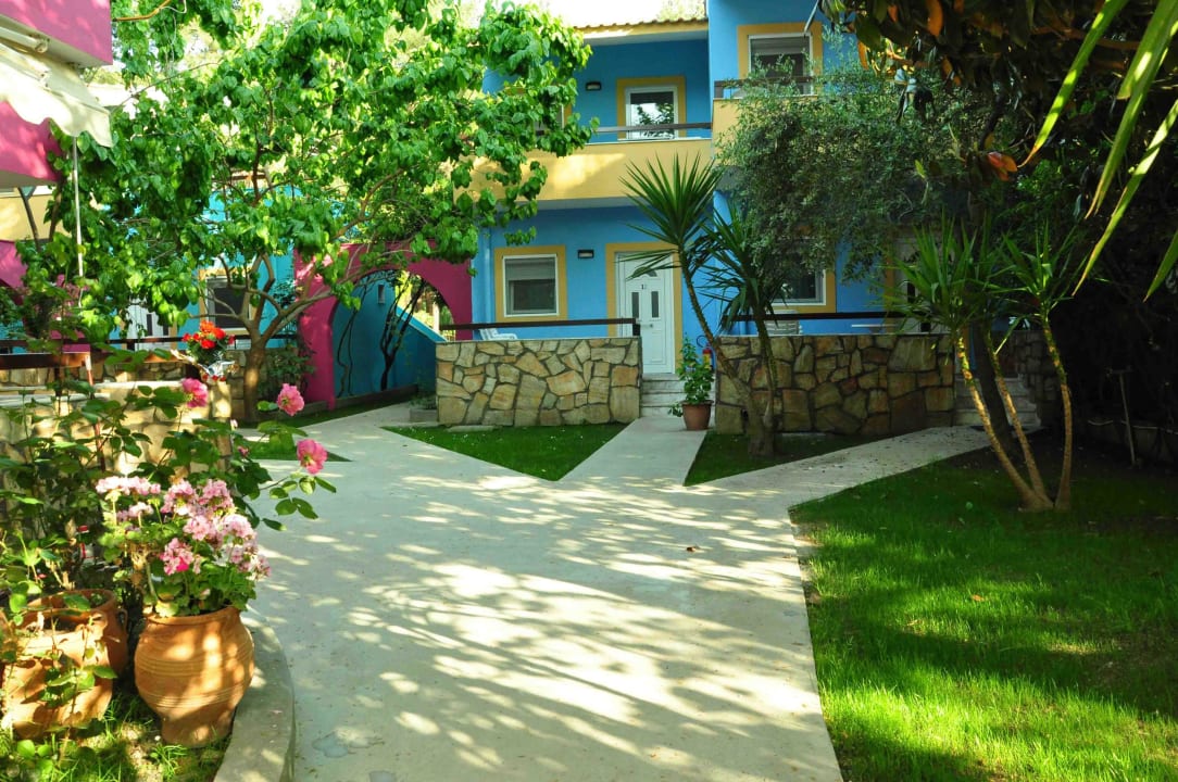 Exterior and garden Hotel Vegina