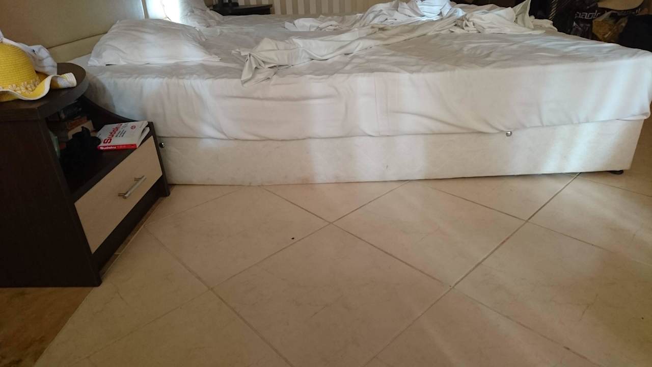 Durchgelegene Betten  Vemara Beach