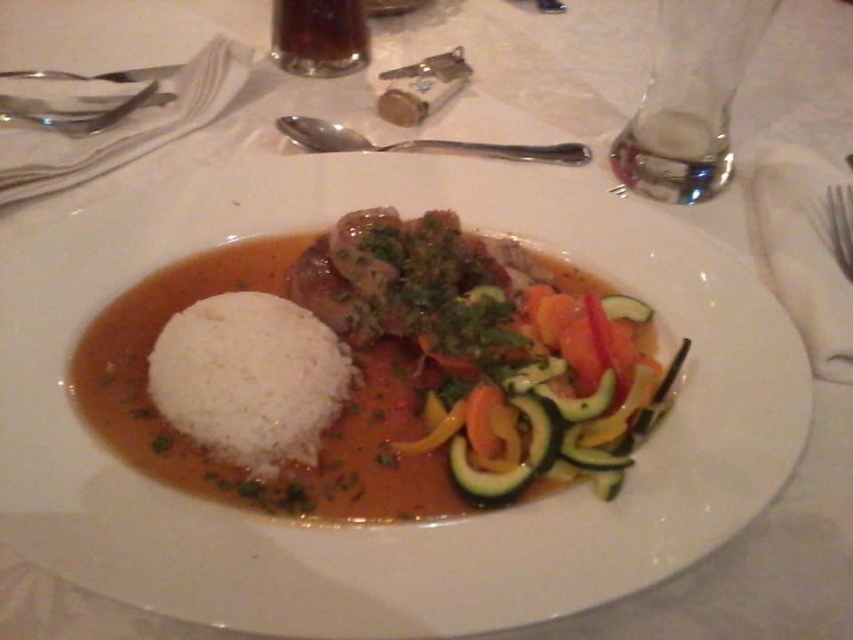 Glasierte Kalbshaxe mit Duftreis und Zucchinigemüs Berg-Leben