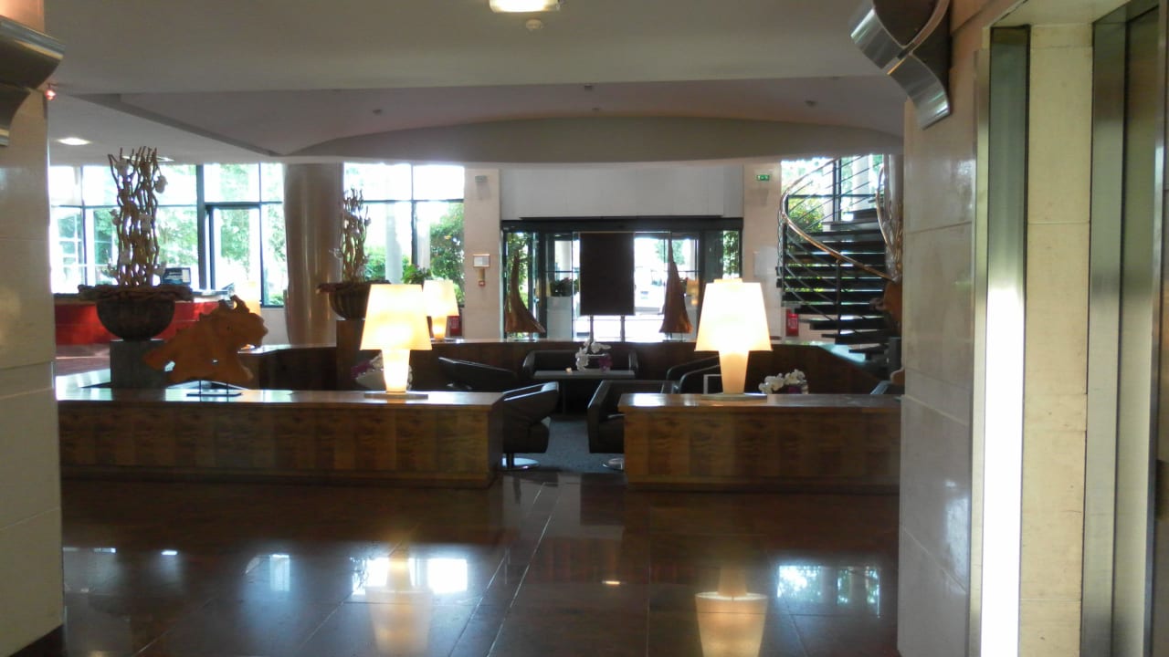 Lobby Courtyard by Marriott Paris Roissy Charles de Gaulle Airport
