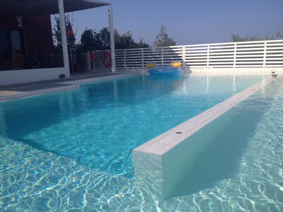 Rollstuhlpodest im Pool Villa Bamboo