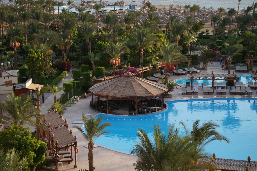 Pool mit Poolbar Le Jardin Aqua Park Resort