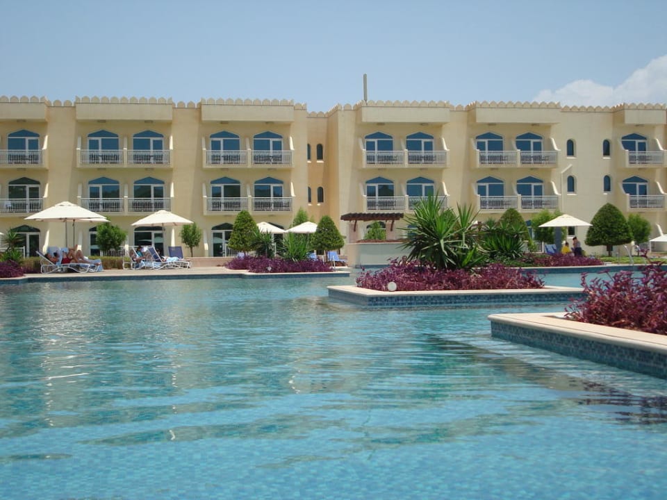 Blick über den pool Wyndham Garden Salalah Mirbat