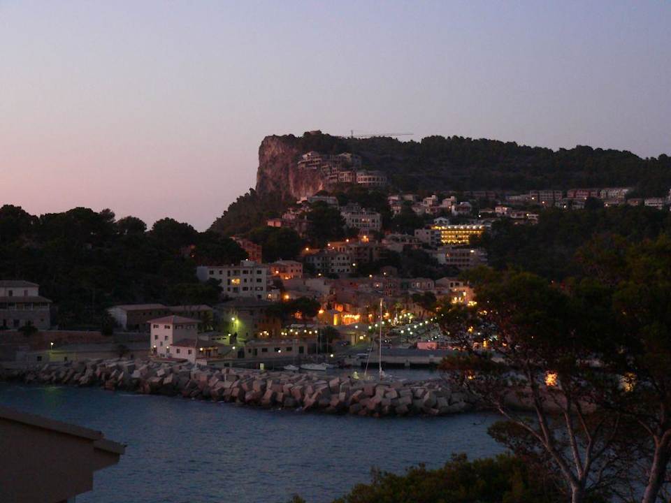 Порт вечером Hotel Citric Soller