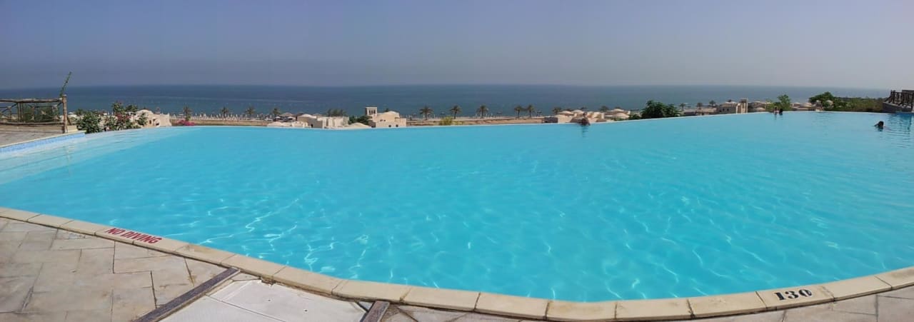 Am Pool The Cove Rotana Resort