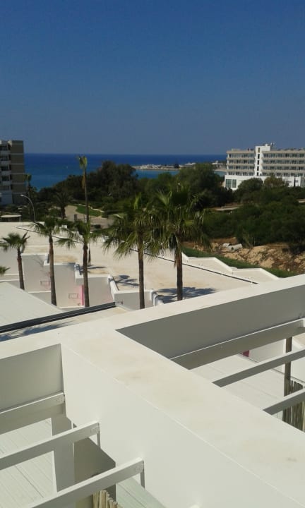 Ausblick Napa Mermaid Hotel & Suites