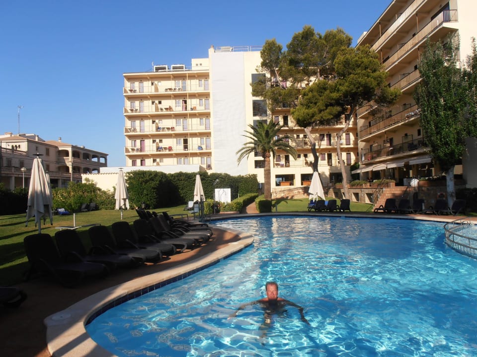 Pool im Garten des Hotel Aya AYA Seahotel - Adults only